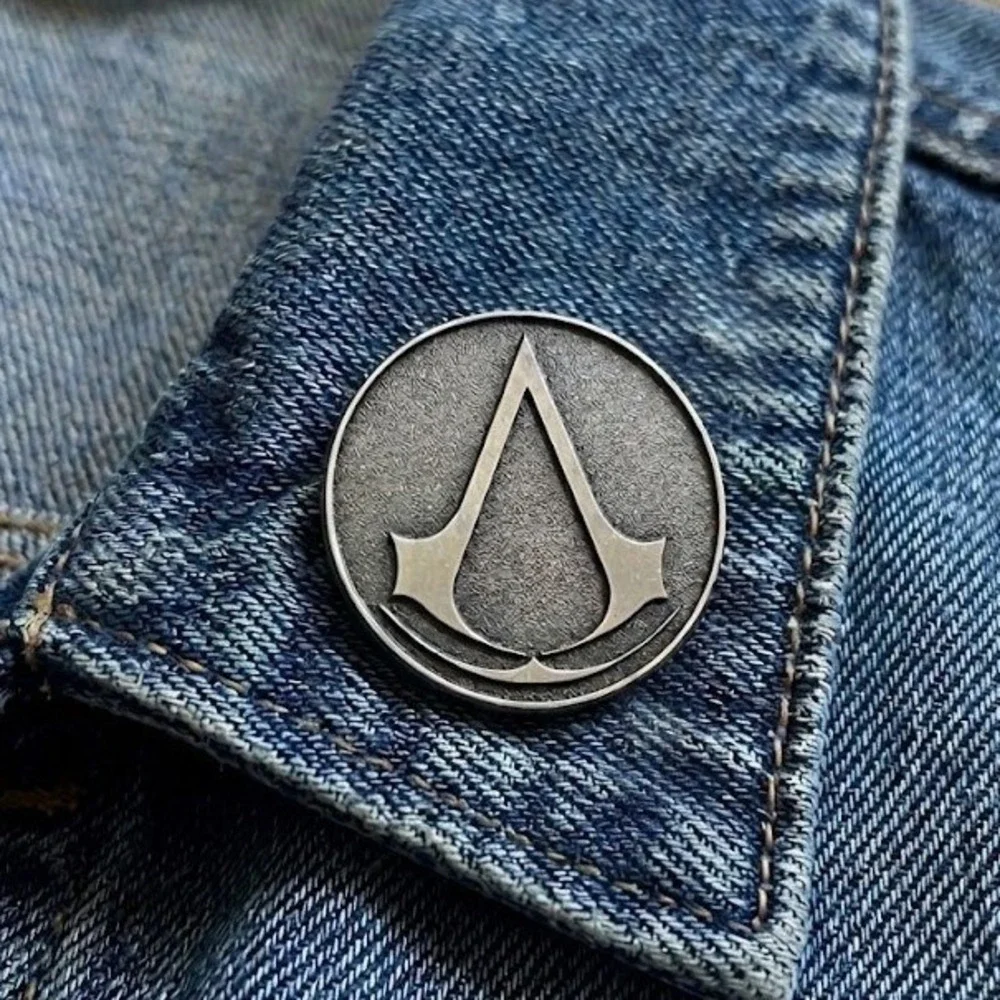 Assassins Creed Loot Crate Enamel Pin December 2016 Revolution Ubisoft Insignia